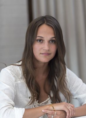 Alicia Vikander Poster 2626110