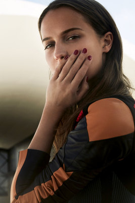 Alicia Vikander Poster 2700467