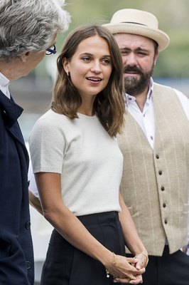 Alicia Vikander Poster 2815402