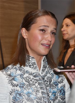 Alicia Vikander Poster 2882347