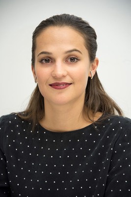 Alicia Vikander Poster 3286067