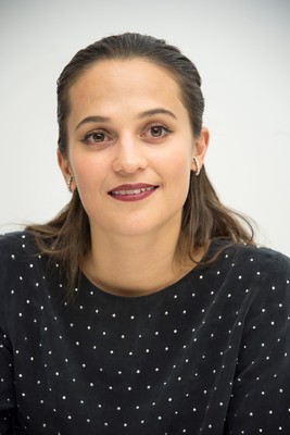 Alicia Vikander Poster 3286078