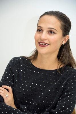 Alicia Vikander Poster 3286086