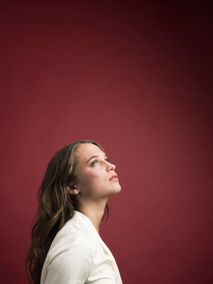 Alicia Vikander Poster 3671434