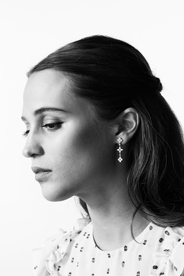 Alicia Vikander Poster 3680895