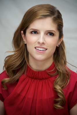 Anna Kendrick Poster 2221640