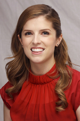 Anna Kendrick Poster 2221643