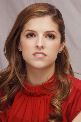 Anna Kendrick Poster 2221644