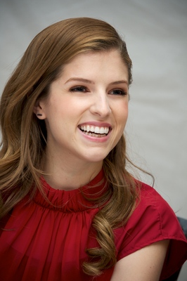 Anna Kendrick Poster 2221649