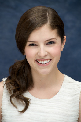 Anna Kendrick Poster 2244439