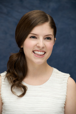 Anna Kendrick Poster 2244452