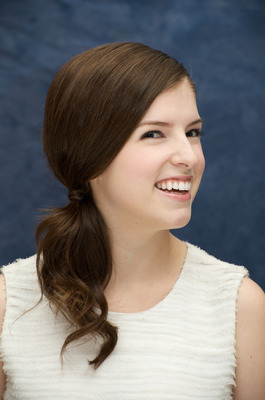 Anna Kendrick Poster 2419037
