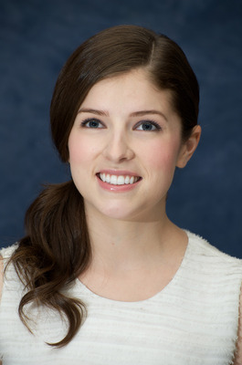 Anna Kendrick Poster 2419038