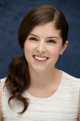 Anna Kendrick Poster 2419039