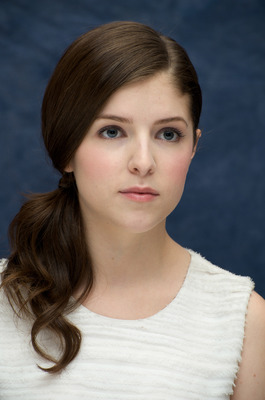 Anna Kendrick Poster 2419040
