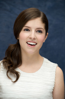 Anna Kendrick Poster 2419044