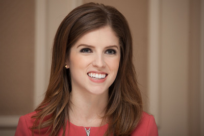 Anna Kendrick Poster 2457137