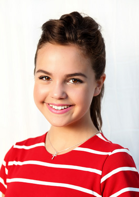 Bailee Madison Poster 2339247