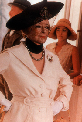 Bette Davis Poster 2675331