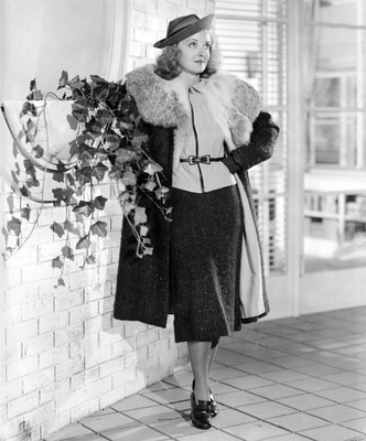 Bette Davis Poster 2675339