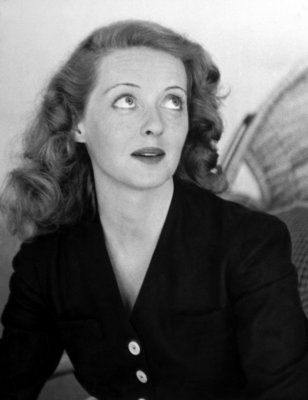 Bette Davis Poster 2675382