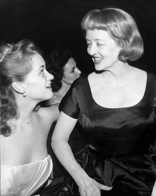 Bette Davis Poster 2675389