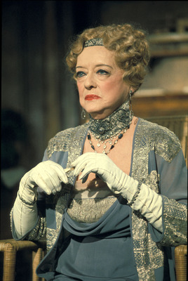 Bette Davis Poster 2675437