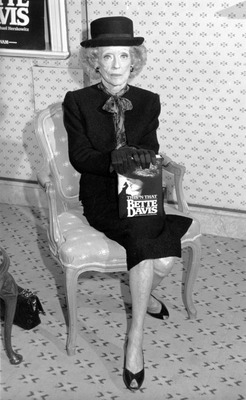 Bette Davis Poster 2675452