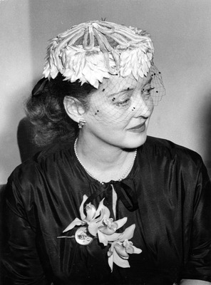 Bette Davis Poster 2675480