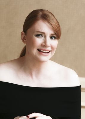 Bryce Dallas Howard Poster 2627397