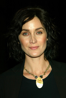 Carrie Anne Moss Poster 1989102