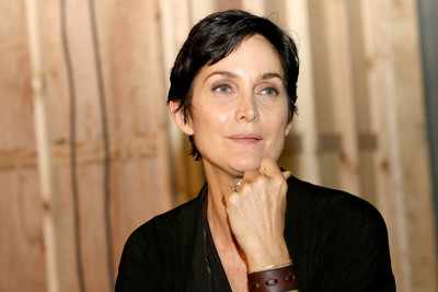 Carrie Anne Moss Poster 2860619