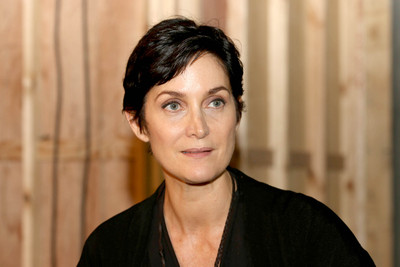 Carrie Anne Moss Poster 2860621