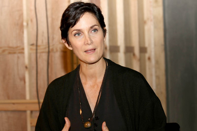 Carrie Anne Moss Poster 2860624