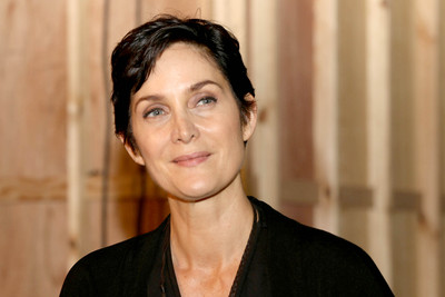 Carrie Anne Moss Poster 2860625