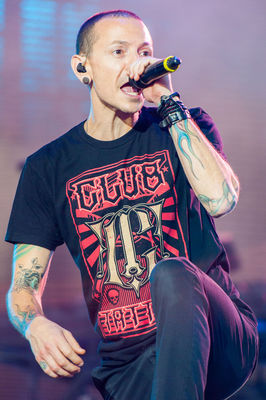 Chester Bennington Poster 2719092