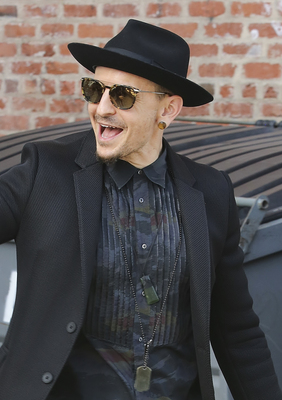 Chester Bennington Poster 2719140