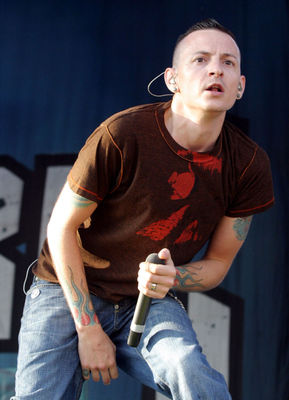 Chester Bennington Poster 2719170