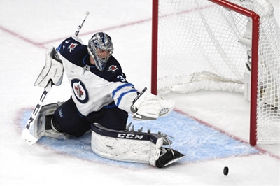 Connor Hellebuyck Poster 3530934