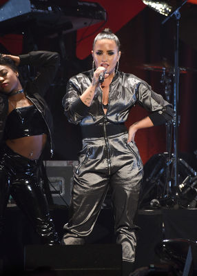 Demi Lovato Poster 2897731