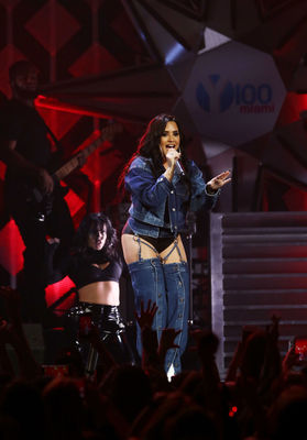 Demi Lovato Poster 2933188