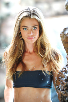 Denise Richards Poster 2128278
