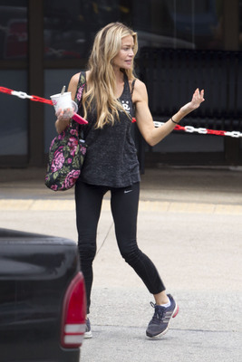 Denise Richards Poster 2750537