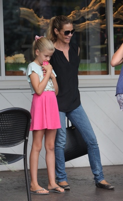 Denise Richards Poster 2750540