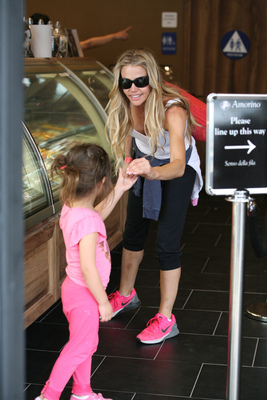 Denise Richards Poster 2750559