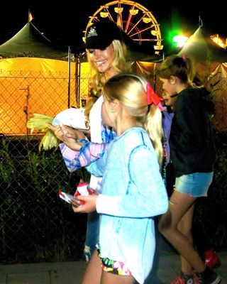 Denise Richards Poster 2750710