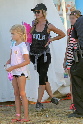 Denise Richards Poster 2750974