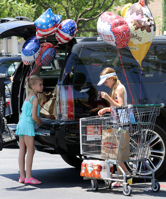 Denise Richards Poster 2751136