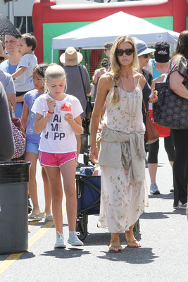 Denise Richards Poster 2751151