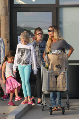 Denise Richards Poster 2751279